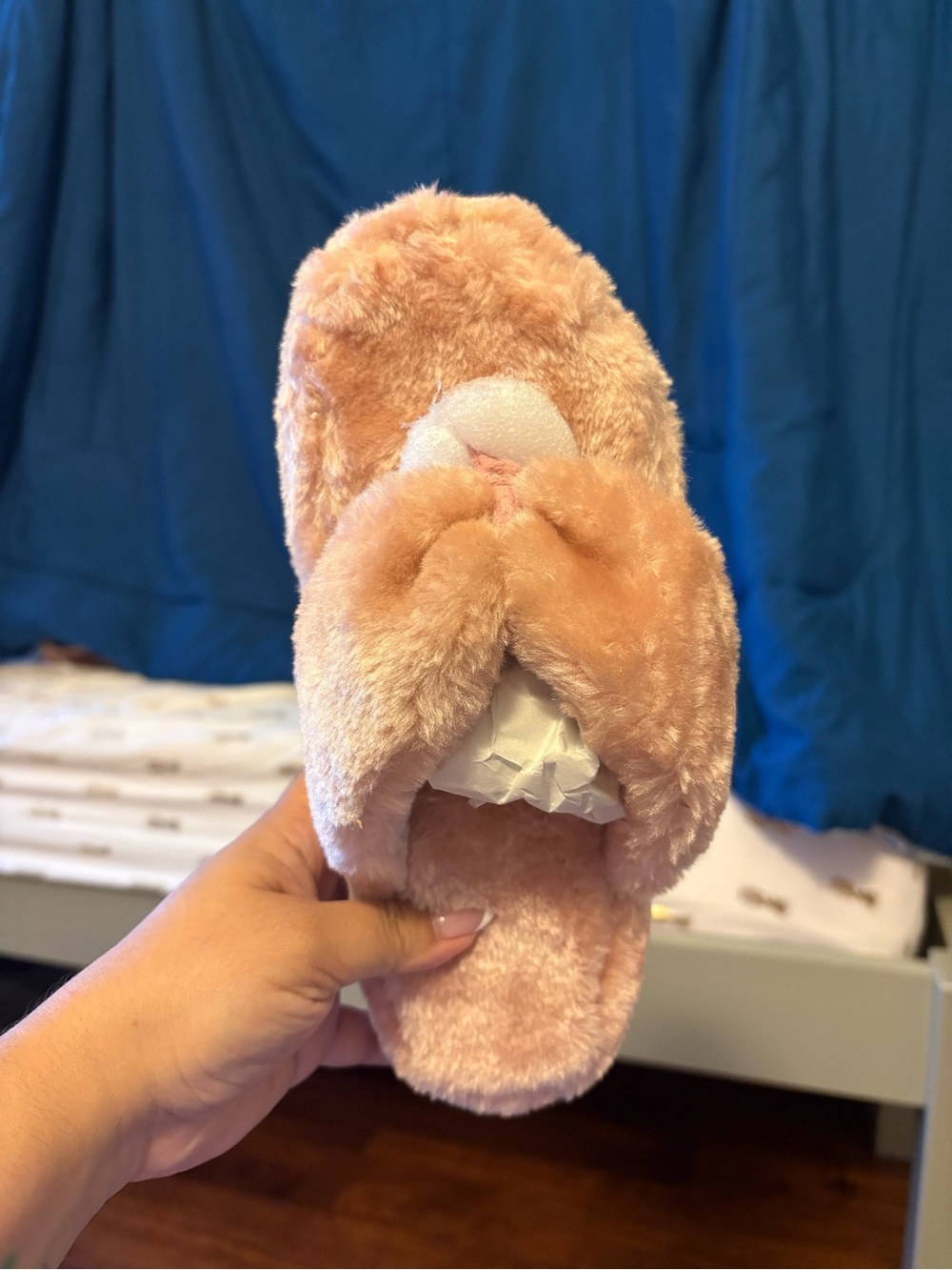 BAMBOO Women's Plush Cross-Band Slippers in Peach